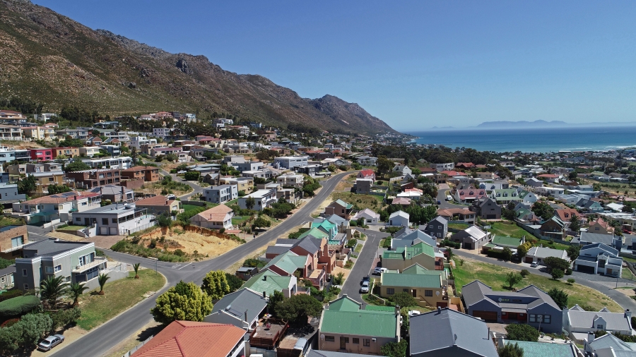 4 Bedroom Property for Sale in Mountainside Western Cape